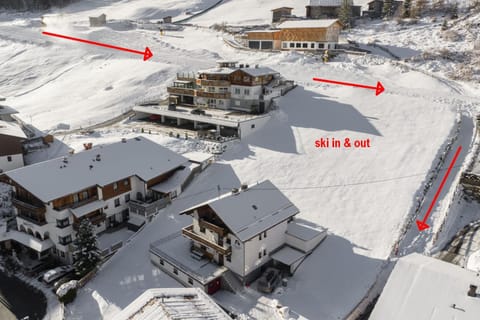 Skiing, Skiing, Parking