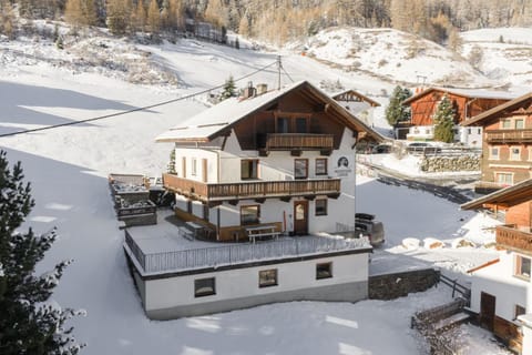 Facade/entrance, Skiing, Skiing, Parking