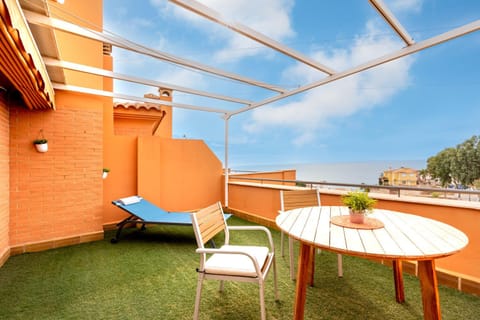 View (from property/room), Balcony/Terrace, sunbed