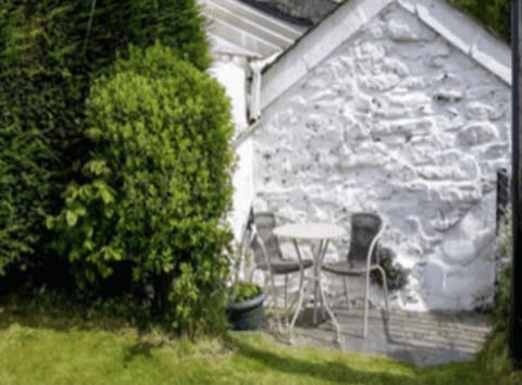 Cosy Cottage Real Fire Nearby Pub Garden Parking House in England