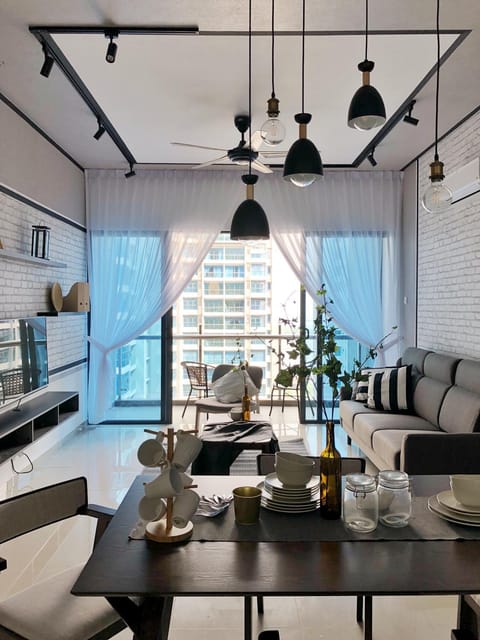 Kitchen or kitchenette, Living room, Seating area, Dining area