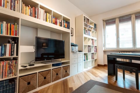 Communal lounge/ TV room, Library, TV and multimedia, Evening entertainment, hair dresser
