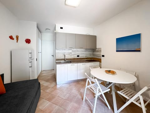 Kitchen or kitchenette, Seating area