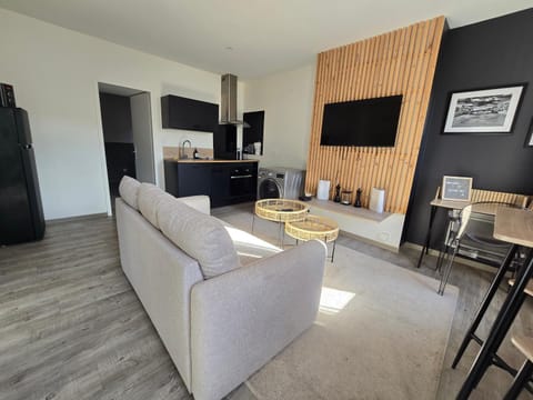 TV and multimedia, Kitchen or kitchenette, Living room, Seating area