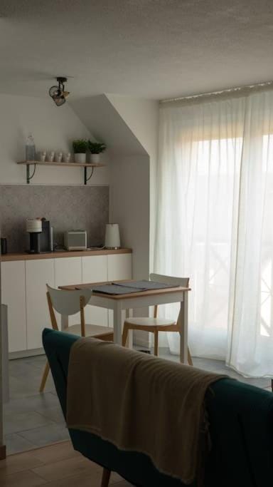 Studio Ouistreham entre centre-ville et plages Apartment in Normandy