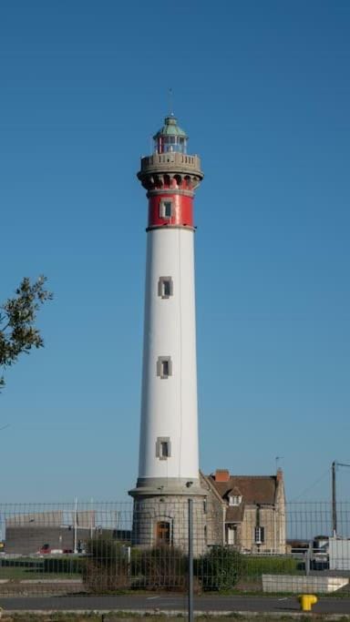 Studio Ouistreham entre centre-ville et plages Apartment in Normandy