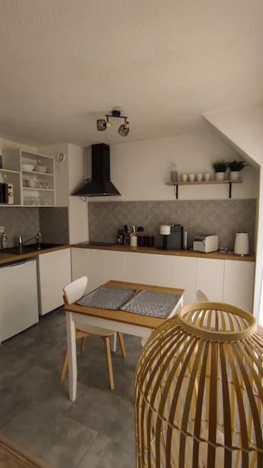 Studio Ouistreham entre centre-ville et plages Apartment in Normandy