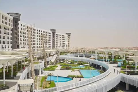 Property building, Restaurant/places to eat, Pool view, Breakfast