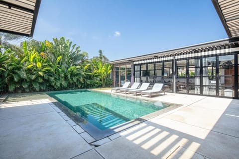 New 5BR Villa, Enclosed Lounge, Canggu Oasis Villa in North Kuta