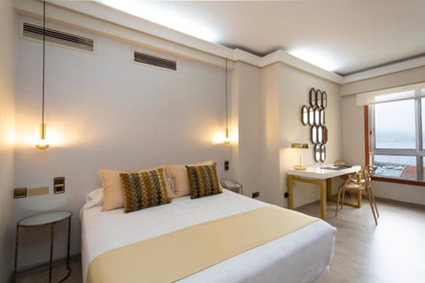 Staff, Bed, Photo of the whole room, Decorative detail, City view, Certificate/Award