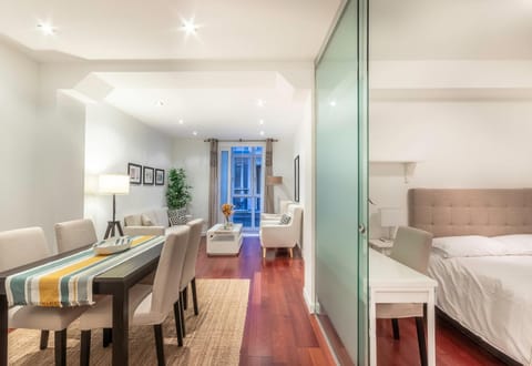 Living room, Seating area, Dining area