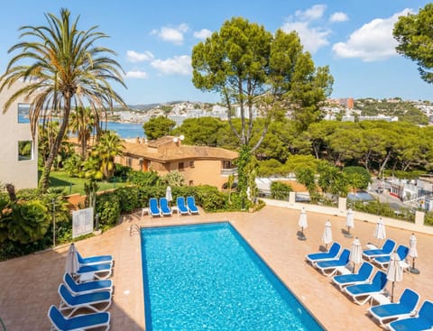 Property building, Sea view, Swimming pool
