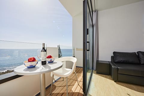 View (from property/room), Balcony/Terrace, Sea view