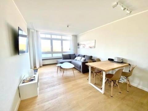 TV and multimedia, Seating area, Dining area