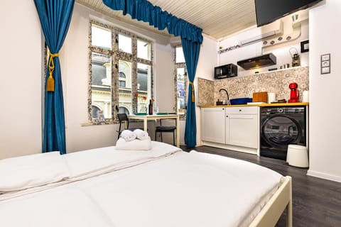 Kitchen or kitchenette, Bedroom