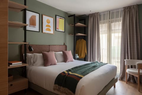 Photo of the whole room, Bedroom