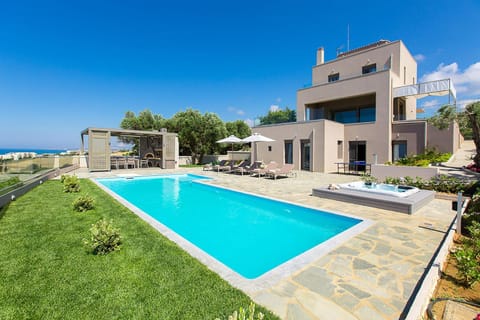 Property building, Patio, Hot Tub, Swimming pool, sunbed
