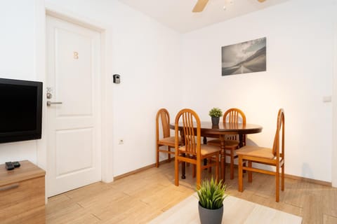 Habitaciones con baño compartido en bonito Apartamento en Badalona Vacation rental in Badalona