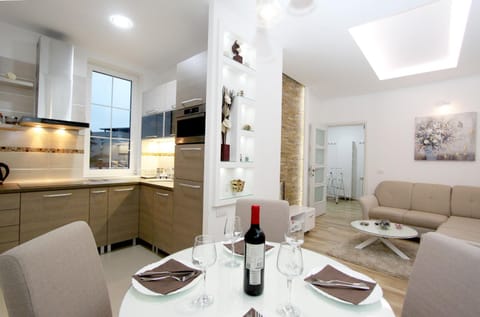 Kitchen or kitchenette, Living room, kitchen