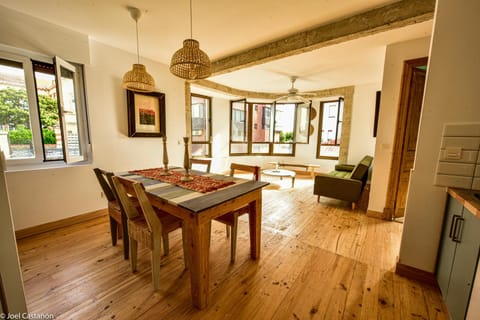 Seating area, Dining area