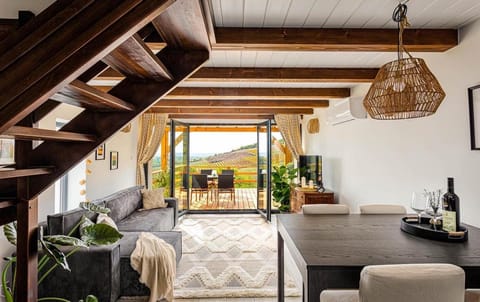 Living room, Dining area, Mountain view