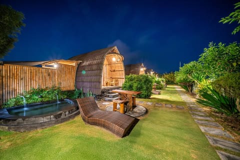 Night, Hot Tub, Seating area, Garden view, Bath