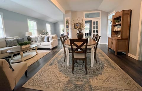 Living room, Seating area, Dining area