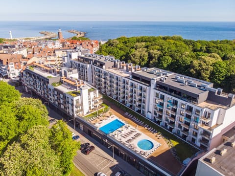 Property building, Nearby landmark, Bird's eye view, City view, Pool view, Sea view, Street view, Swimming pool, Location, Parking, sunbed