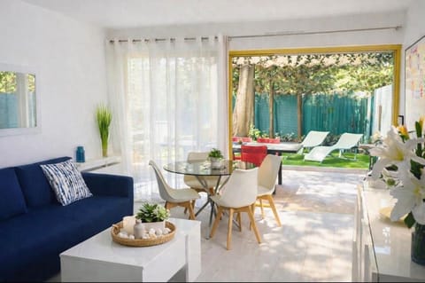 Living room, Dining area, Garden view