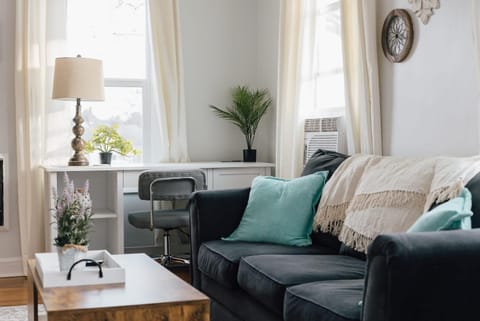 Villa Chic near Downtown Bristol King Bed Apartment in Bristol