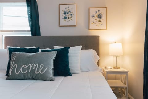 Villa Chic near Downtown Bristol King Bed Apartment in Bristol