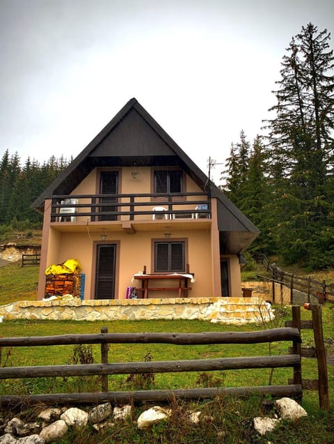 Guest House Đina House in Montenegro