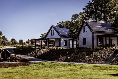 Property building, Spring, Day, Natural landscape, Garden, Garden view