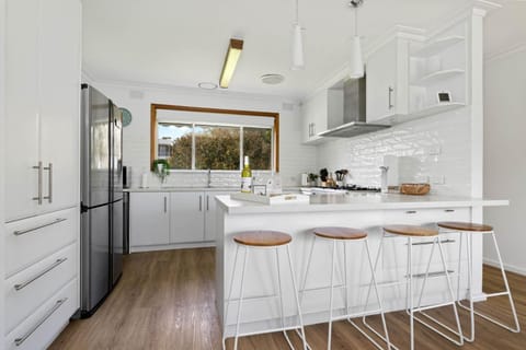 Kitchen or kitchenette, pet friendly, stove