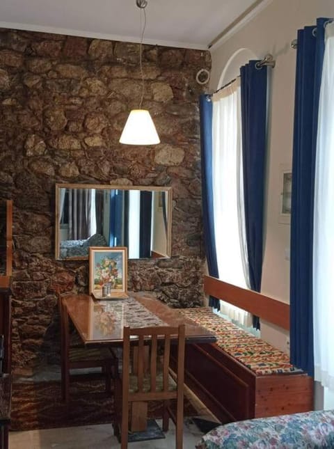 The -300 -a centrally located heritage home House in Arcadia, Greece