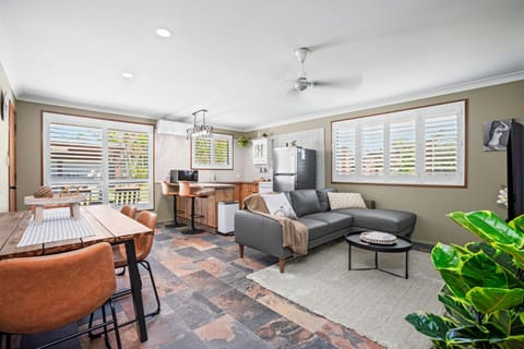 TV and multimedia, Living room, Dining area, fireplace