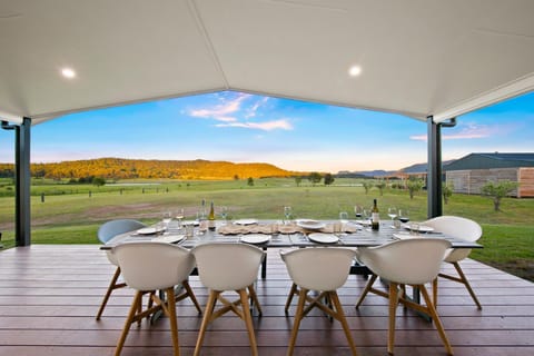 Patio, Natural landscape, View (from property/room), Balcony/Terrace, Dining area, Mountain view