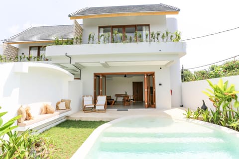 Property building, Pool view, Swimming pool, sunbed