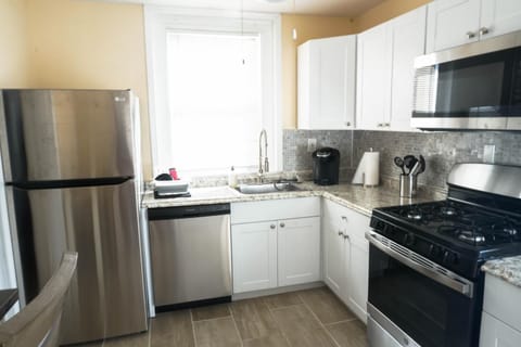 Coffee/tea facilities, Kitchen or kitchenette, dishwasher, minibar, pet friendly, stove, toaster, kitchen, kitchen