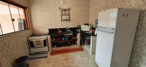 Kitchen or kitchenette, oven, pet friendly, stove