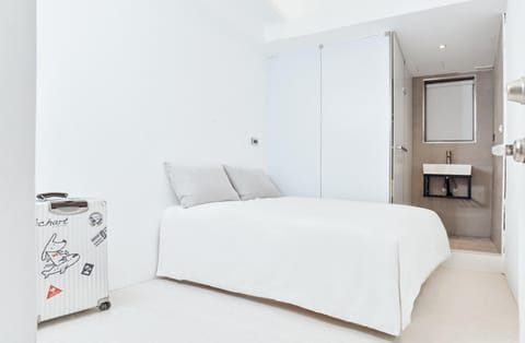 Bed, Photo of the whole room
