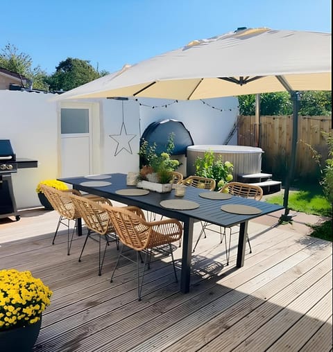 Garden, Hot Tub, Balcony/Terrace