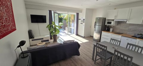 Communal lounge/ TV room, Kitchen or kitchenette