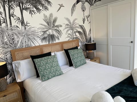 Bed, Photo of the whole room, Bedroom, wardrobe