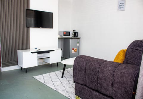 TV and multimedia, Kitchen or kitchenette, Living room