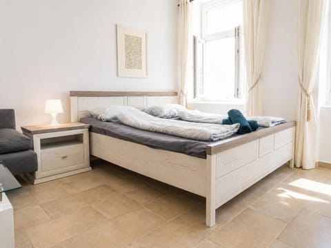 Bed, Seating area, Bedroom