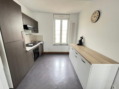 Kitchen or kitchenette, pet friendly, stove