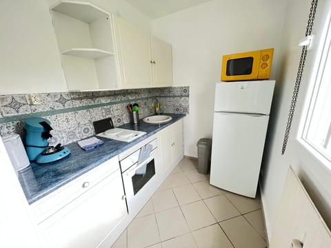Kitchen or kitchenette, minibar, pet friendly, stove