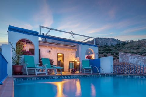 Patio, Natural landscape, Solarium, Swimming pool, Sunrise, Facility for disabled guests, sunbed