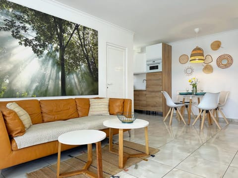 Communal lounge/ TV room, Kitchen or kitchenette, Living room, Dining area